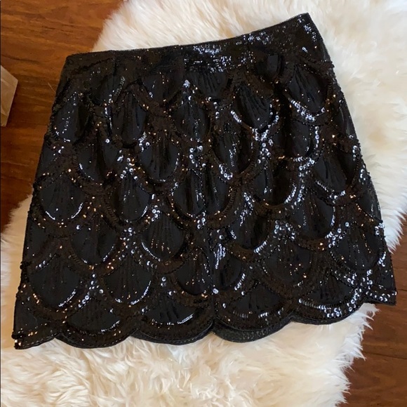 MORRIS DAY | SEQUIN SCALLOPED MINI SKIRT - Picture 1 of 6